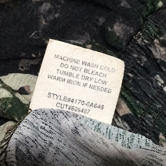 Cha Cha Vente Smocked Off-the-Shoulder Top-Medium - Picture 5 of 6